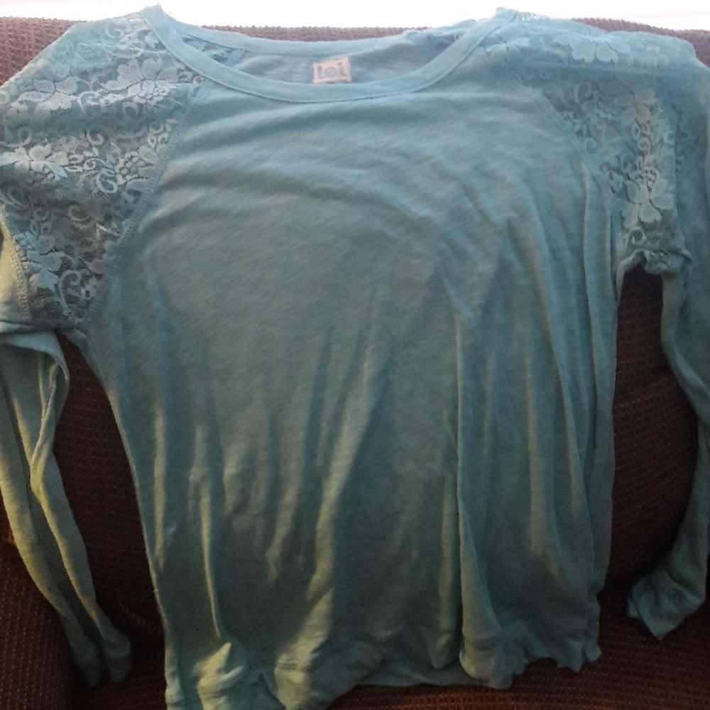 Long sleeve lace shirt